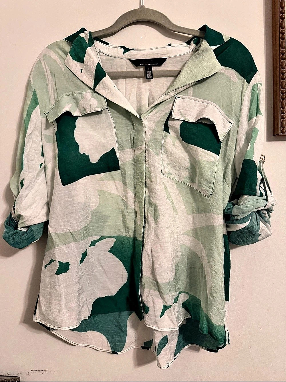 White House Black Market Abstract Green & White Button Down Size Large